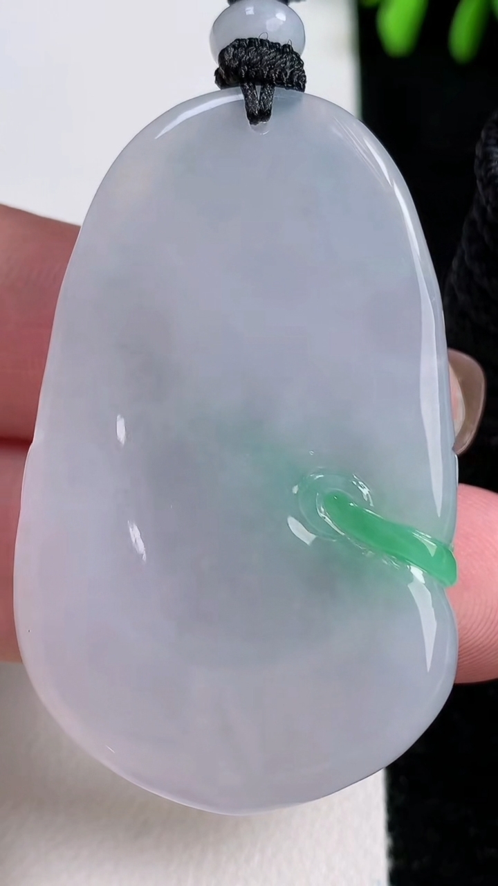 天然A货翡翠逍遥佛吊坠，尺寸49-30.6-7.7，重量:28.54g
11月15日