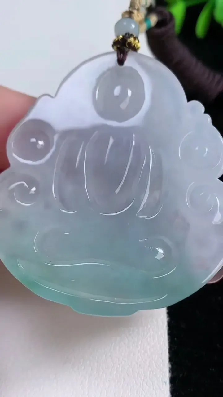 天然A货翡翠观音菩萨吊坠，尺寸53-48.3-6.3，重量:29.82g
11月15日