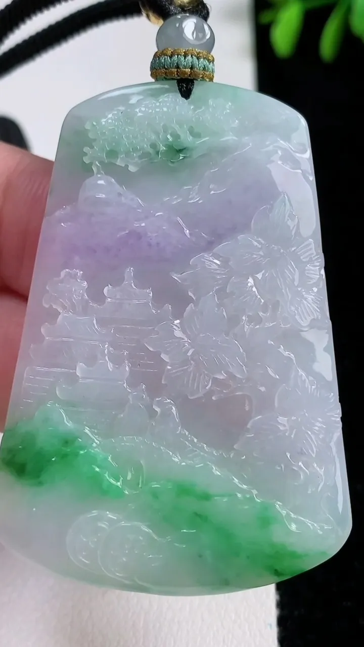 天然A货翡翠山水牌吊坠，尺寸56.6-40.5-3.8，重量:26.95g
11月15日