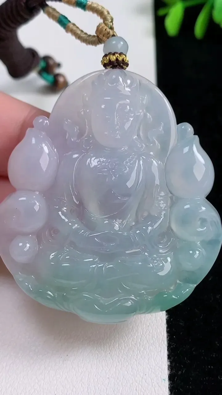 天然A货翡翠观音菩萨吊坠，尺寸53-48.3-6.3，重量:29.82g
11月15日