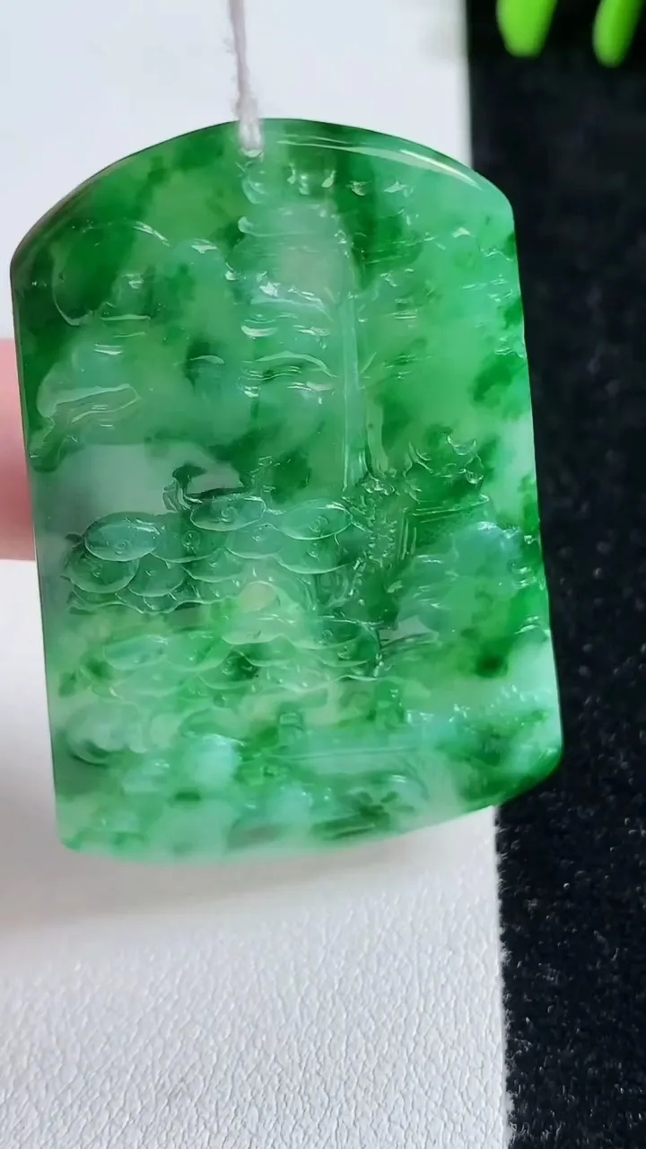 天然A货翡翠山水牌吊坠，尺寸54.3-36-3.8，重量:20.94g
11月15日