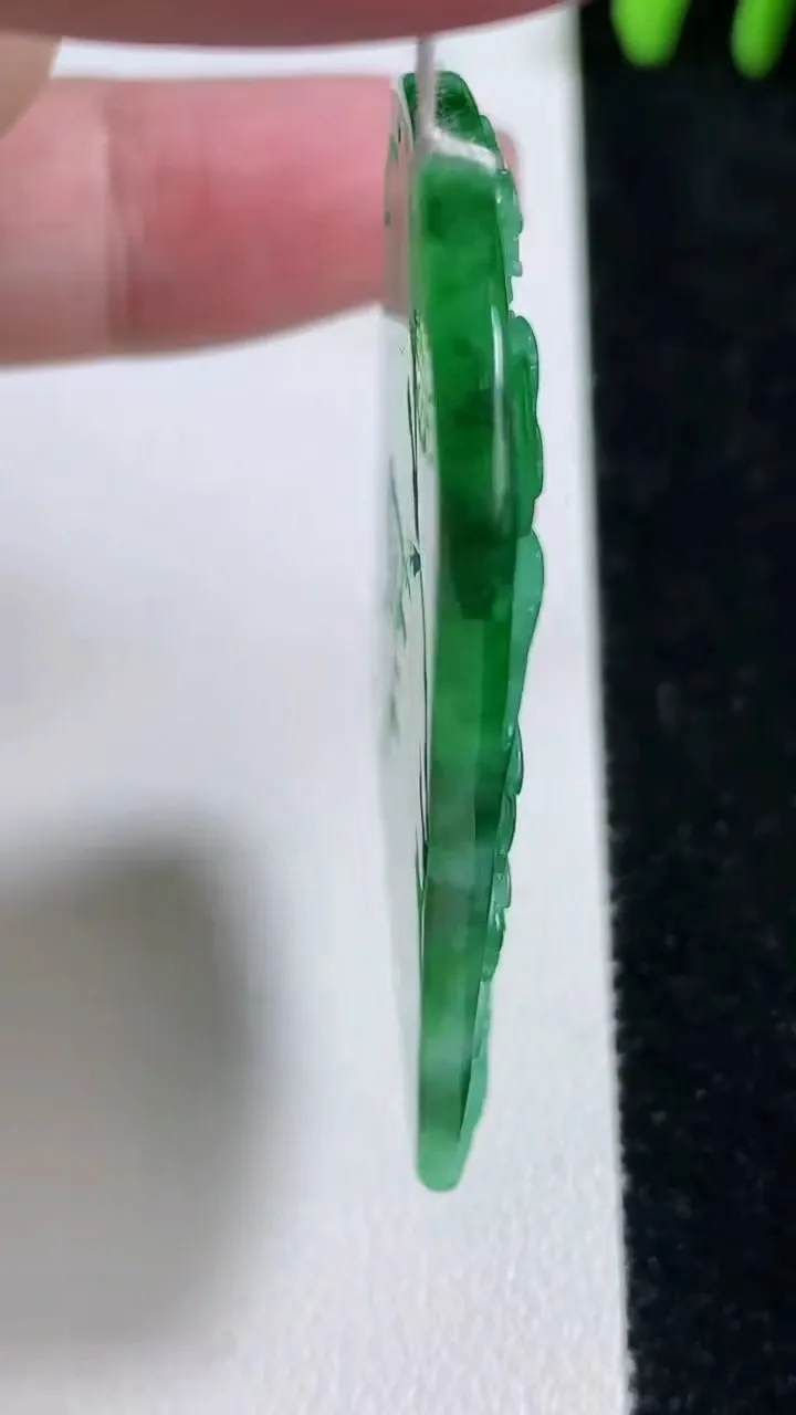 天然A货翡翠山水牌吊坠，尺寸54.3-36-3.8，重量:20.94g
11月15日