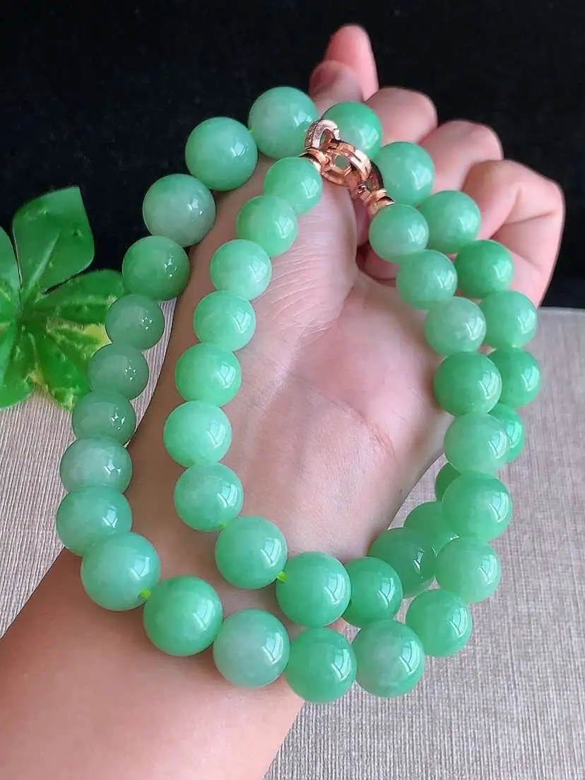 a货翡翠老坑冰种满绿甜绿圆珠项链毛衣链塔珠链42颗， 尺寸14×11mm 重量136.43g 1115