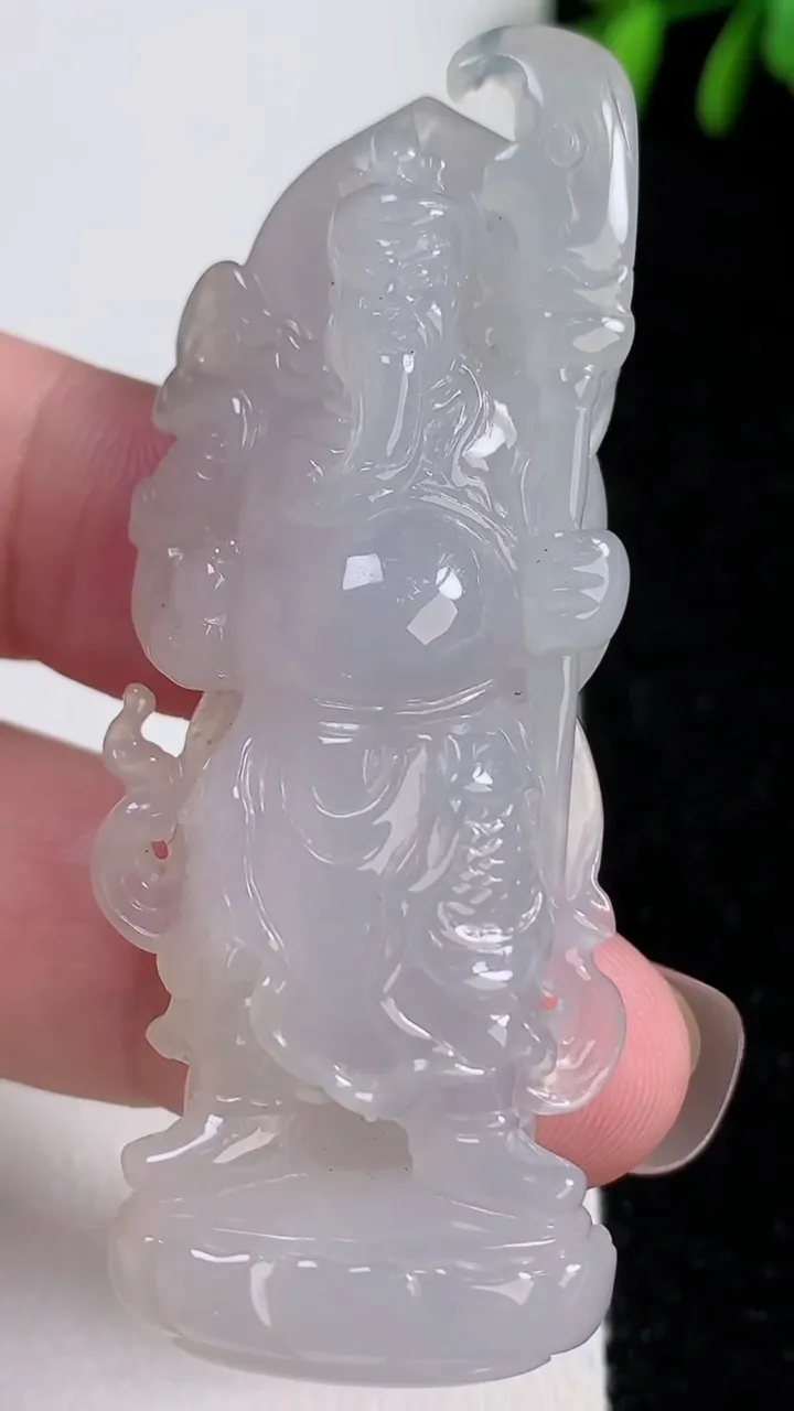 天然A货翡翠关公吊坠，尺寸62.6-26-11.6，重量:31.63g
11月15日