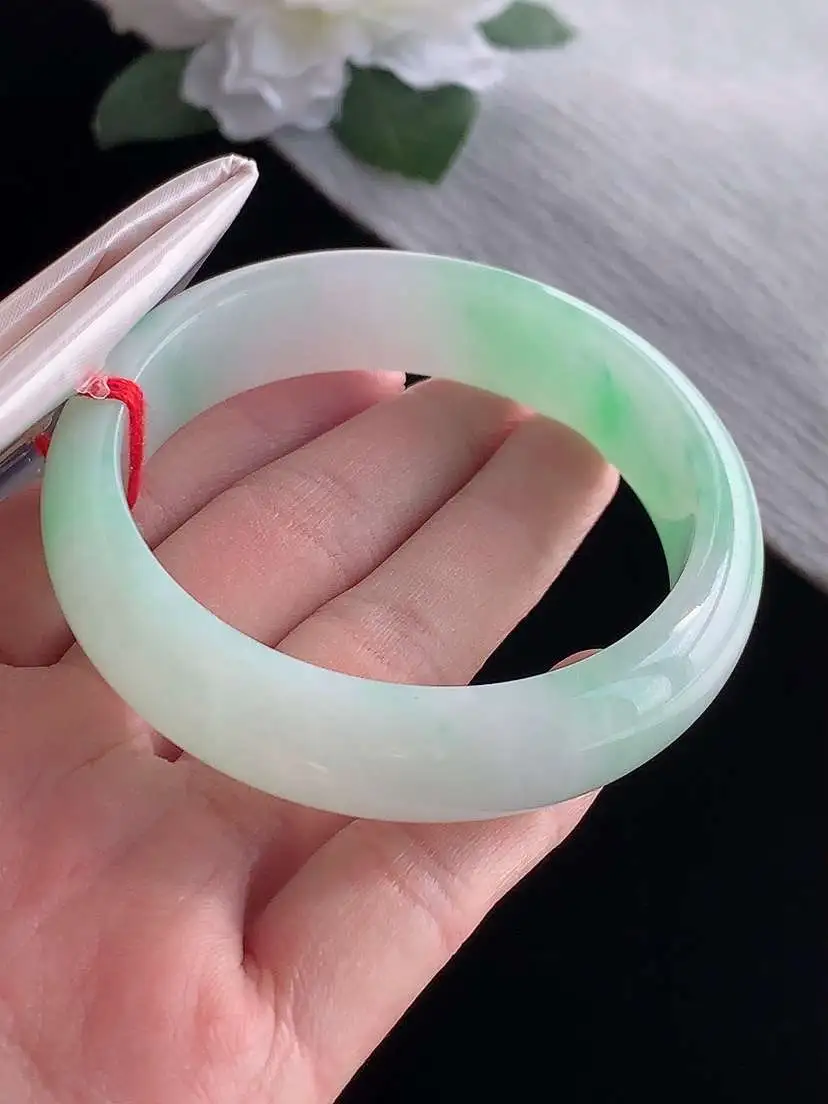 a货翡翠老坑冰种飘绿正装正圈手镯55-56圈口  尺寸55.2×14.8×7.5mm 1115