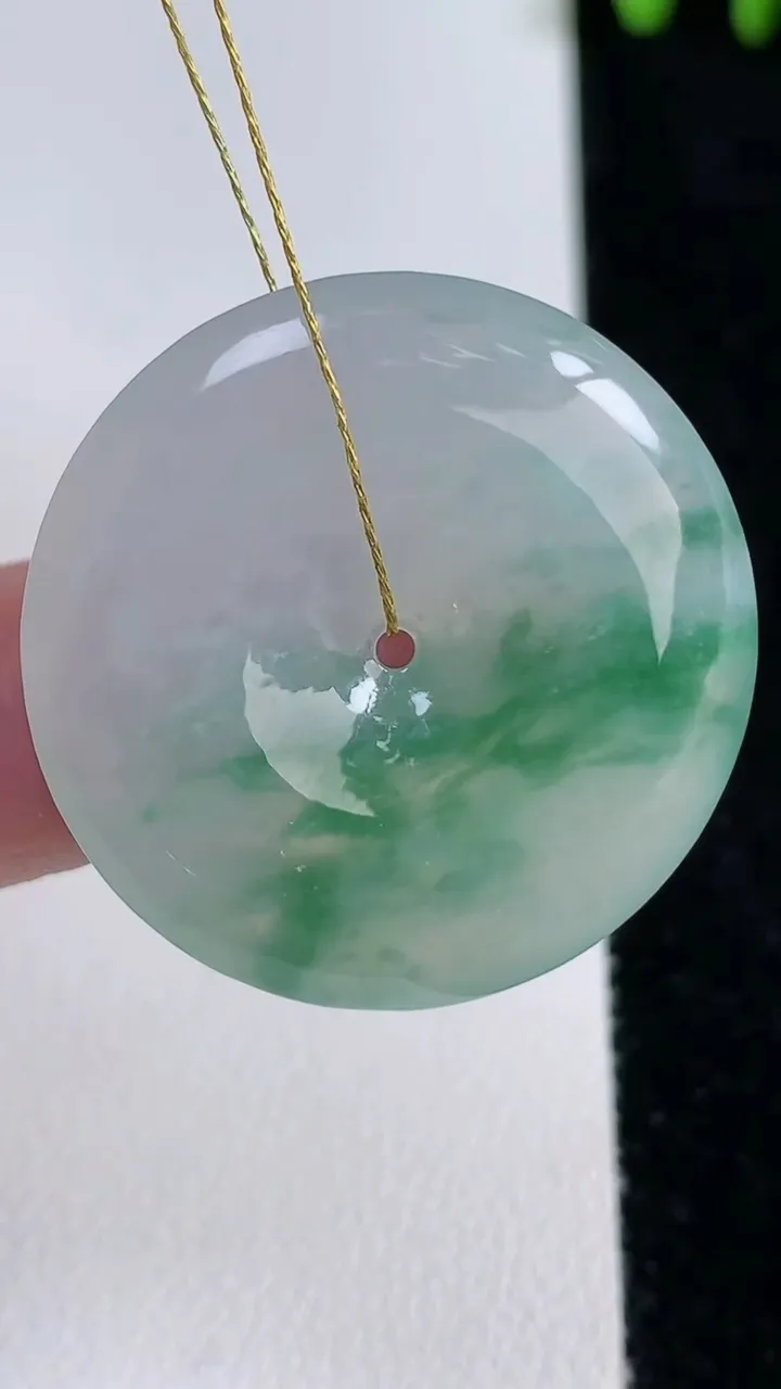 天然A货翡翠冰种飘花平安扣吊坠，尺寸30.5-5.6，重量:11.03g
11月15日