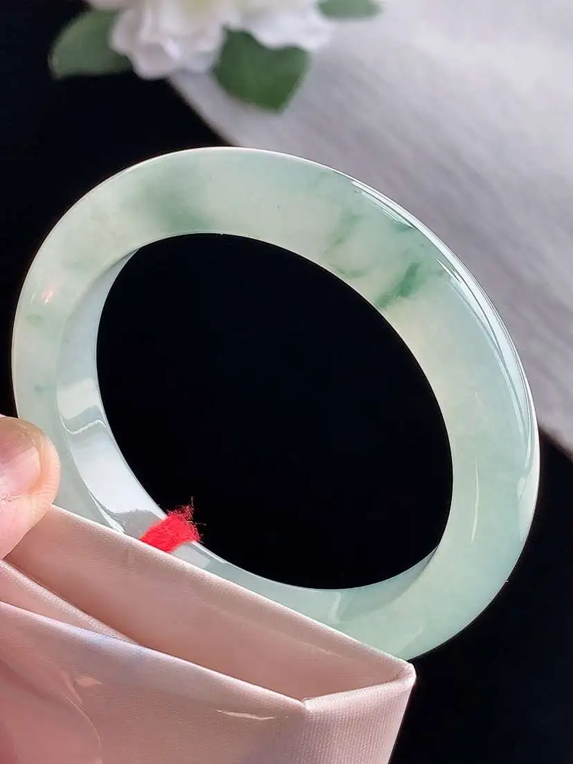 a货翡翠老坑冰种飘花正装正圈手镯50-51小圈口 尺寸50.2×10.5×8.3mm 1115