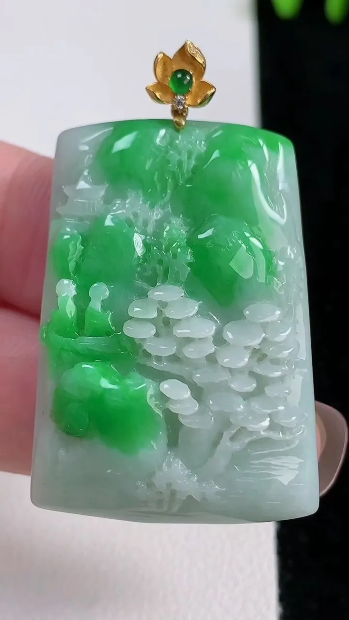 天然A货翡翠山水牌吊坠，尺寸38-27.3-9.2，重量:21.81g
11月15日