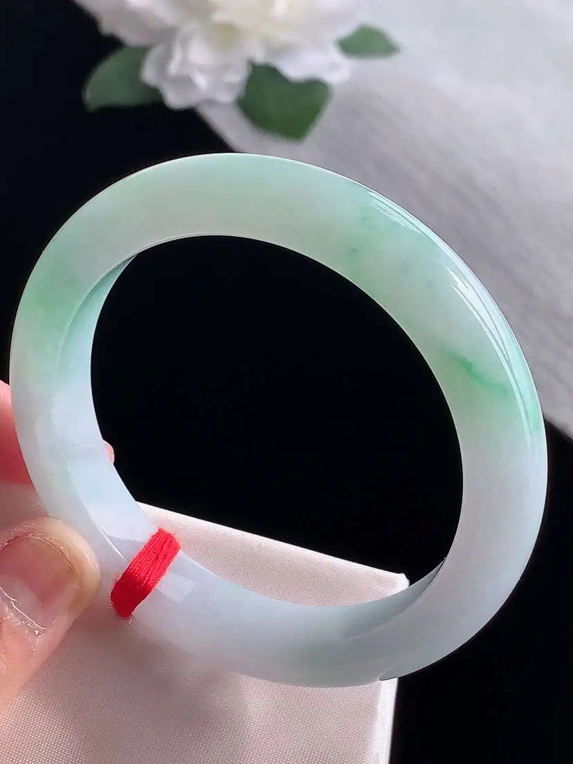 a货翡翠老坑冰种飘绿正装正圈手镯56-57圈口  尺寸56.2×11.3×8.8mm 1115