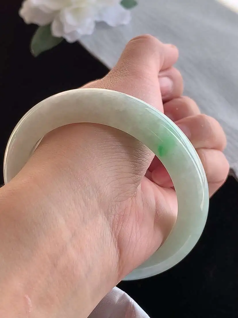 a货翡翠老坑冰种飘绿厚装正装正圈手镯58-59圈口  尺寸58×12.8×9.8mm 1115