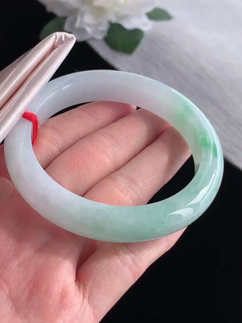 a货翡翠老坑冰种飘绿正装正圈手镯56-57圈口  尺寸56.2×11.3×8.8mm 1115