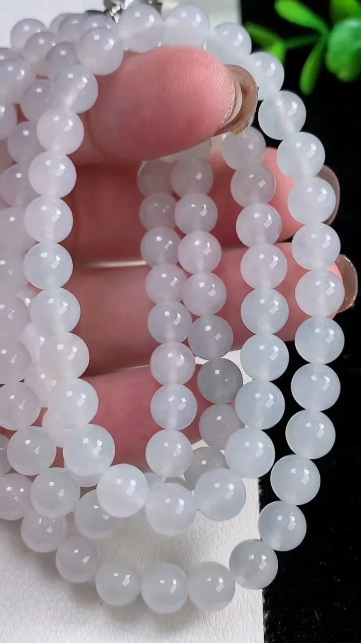 天然A货翡翠圆珠项链，尺寸6.2-108颗，重量:59.05g
11月15日