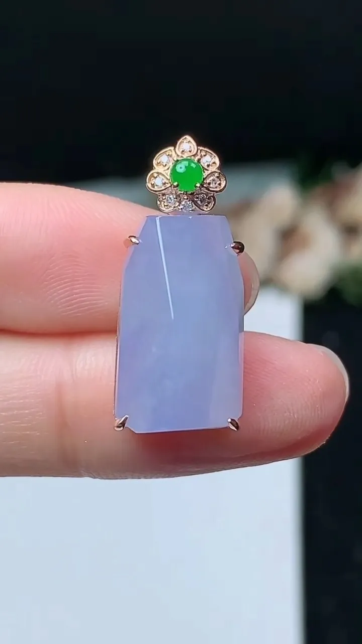 天然A货翡翠紫罗兰随形吊坠，尺寸17.9-10.8-8.8，重量:4.49g
11月16日