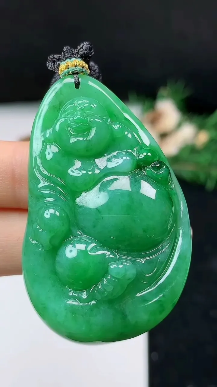 天然A货翡翠逍遥佛吊坠，尺寸51-31.4-10，重量:29.14g
11月16日
