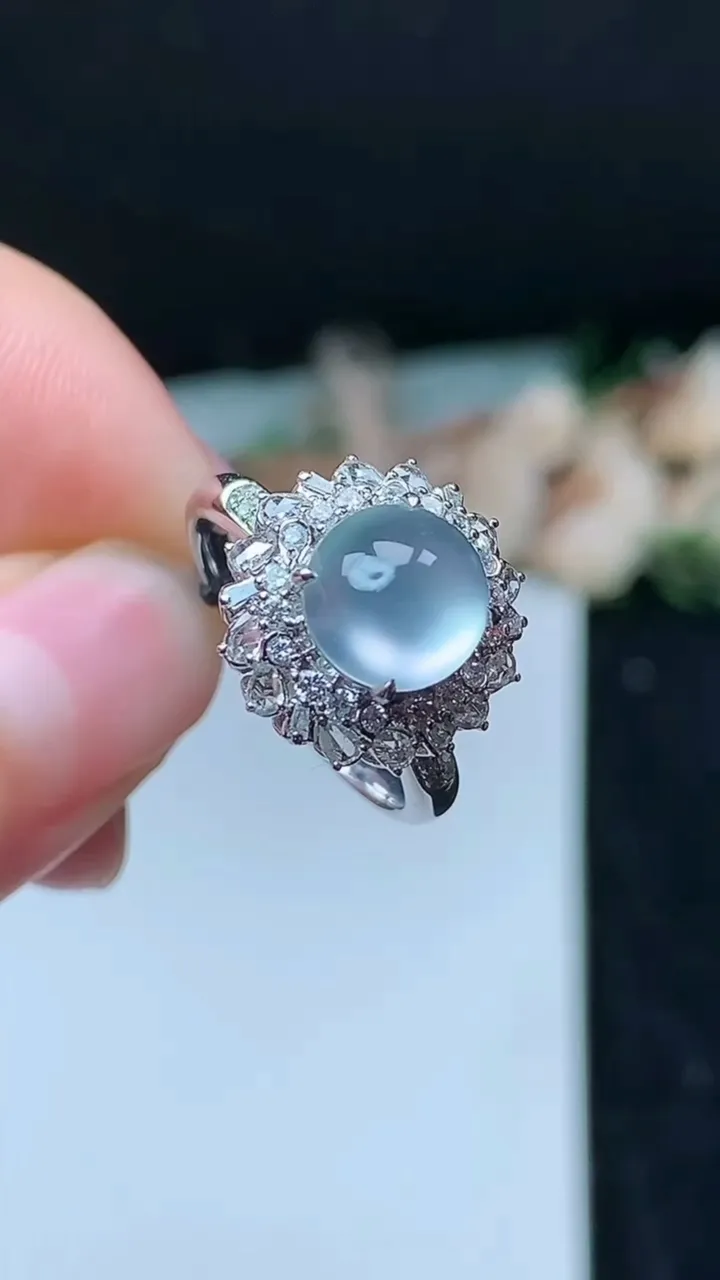 天然A货翡翠白冰蛋面戒指 吊坠两用款，尺寸17-8.4，重量:4.48g2025年11月16日
工厂