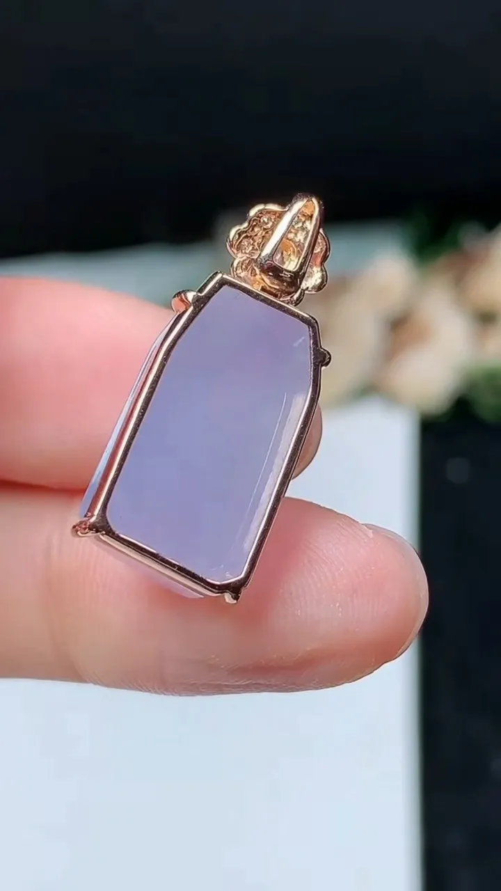 天然A货翡翠紫罗兰随形吊坠，尺寸17.9-10.8-8.8，重量:4.49g
11月16日