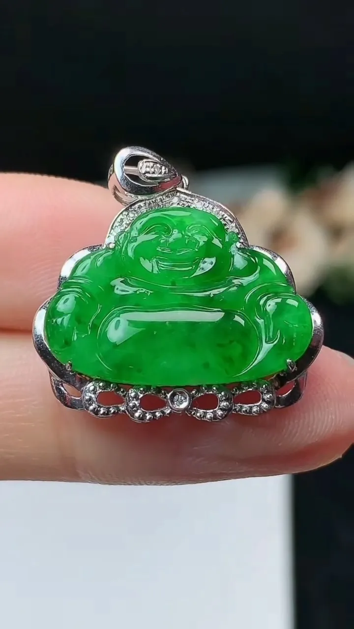 天然A货翡翠佛公吊坠，尺寸25.4-23.3-5.6，裸石14.3-20.8，重量:3.45g
11月16日