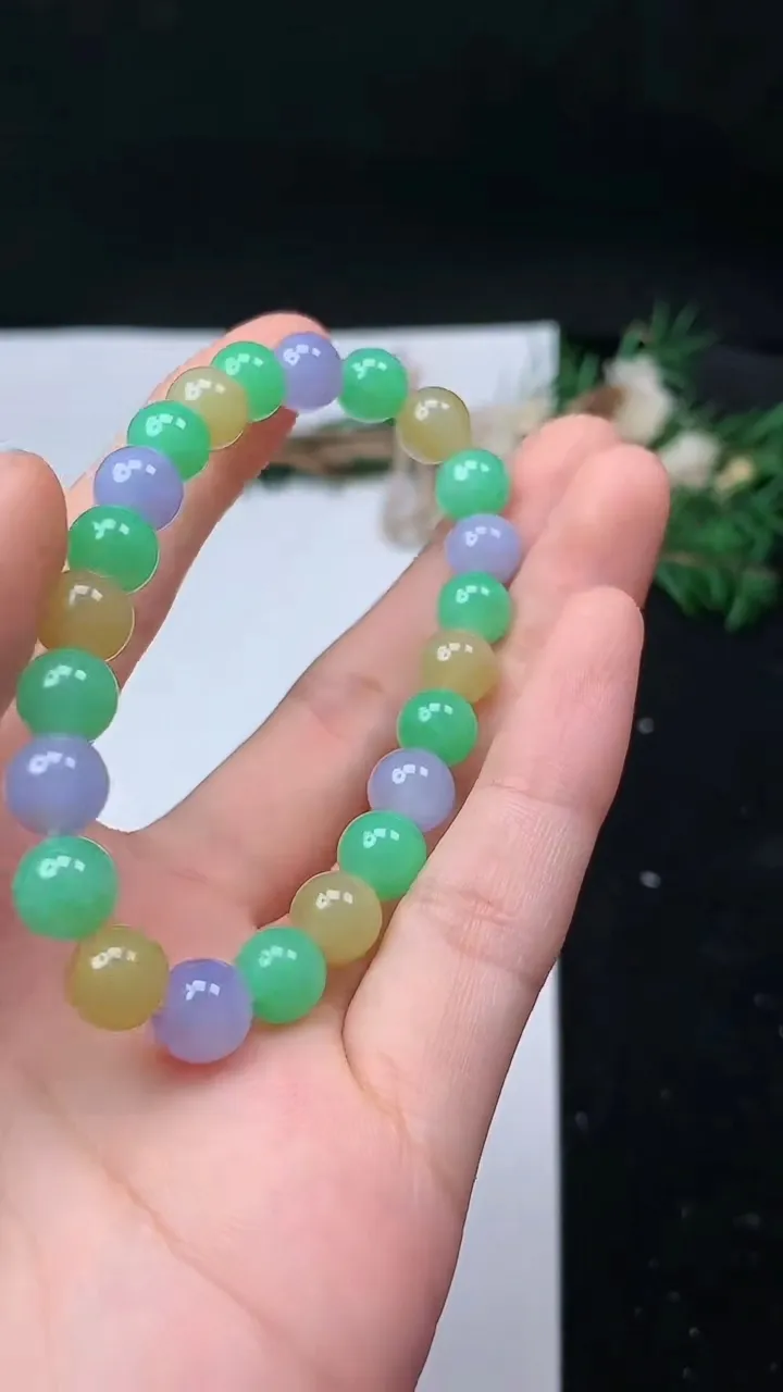 天然A货翡翠货三彩圆珠手串，尺寸8-23颗，重量:19.88g11月16日
工厂直销收藏佳品,种好水足，色泽均匀，有种有色，上手高大气！