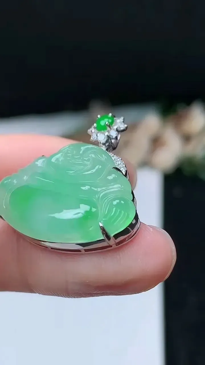 天然A货翡翠佛公吊坠，尺寸17.2-25.8-7.2，重量:5.29g
11月16日