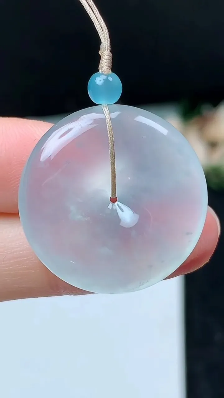 天然A货翡翠飘花平安扣吊坠，尺寸26-5.9，重量:8.46g
11月16日