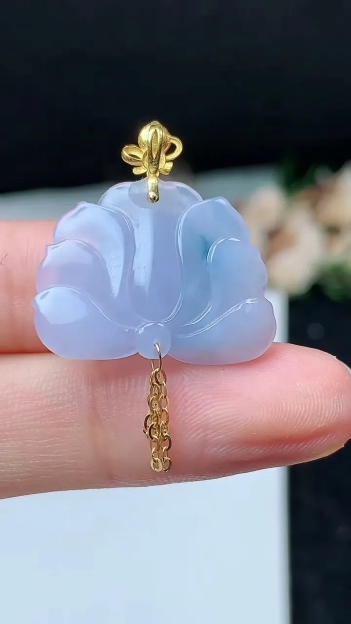 天然A货翡翠k金紫罗兰 飘花和和美美 荷花吊坠，尺寸16.3-22.8-5.5，重量:3.00g
11月16日