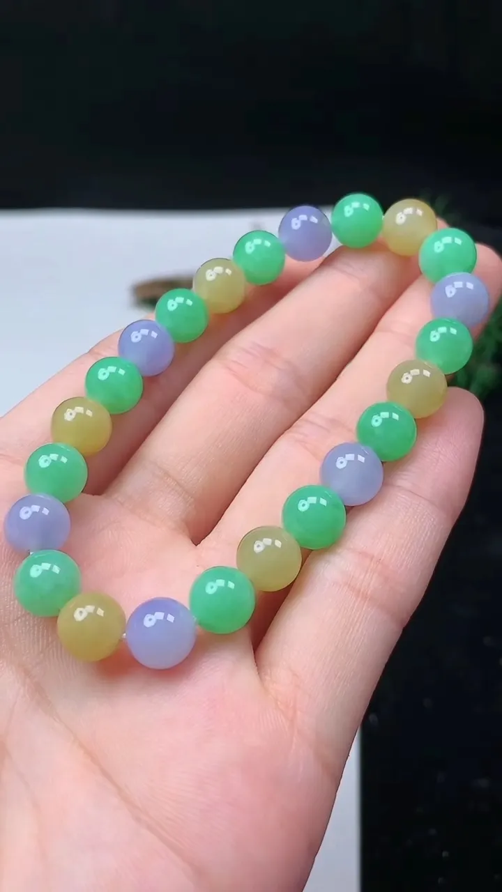 天然A货翡翠货三彩圆珠手串，尺寸8-23颗，重量:19.88g11月16日
工厂直销收藏佳品,种好水