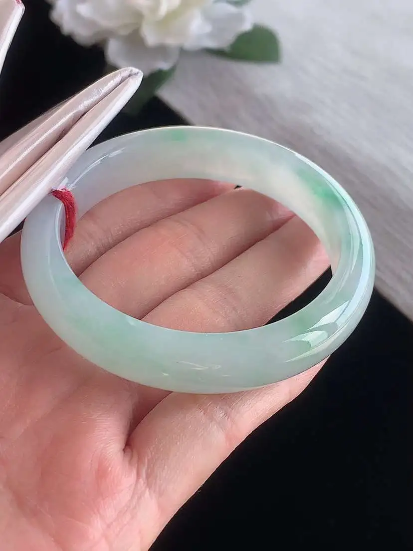 a货翡翠老坑冰种飘绿正装正圈手镯53-54圈口  尺寸53×11.8×7.5mm 1116