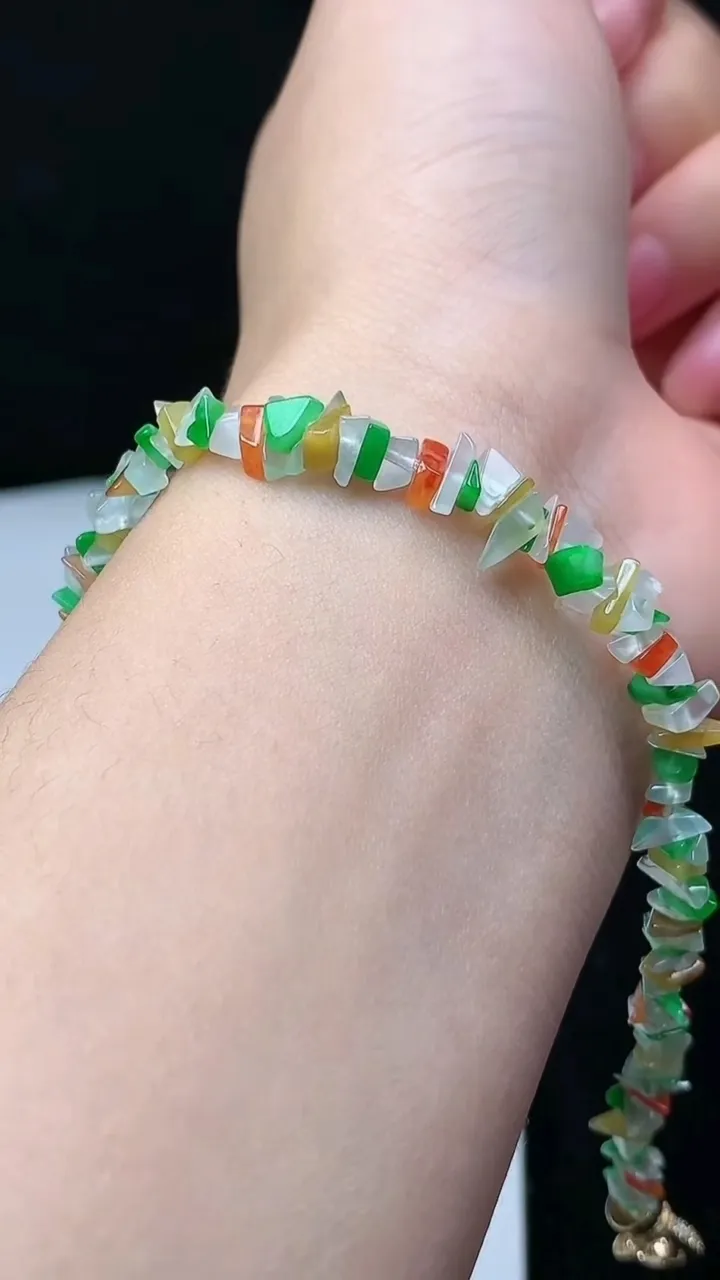 天然A货翡翠三彩岁岁平安手链，尺寸4.9-3-3，重量:8.04g
11月16日