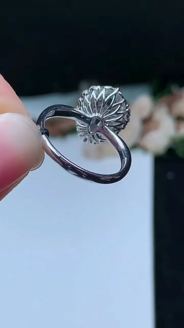 天然A货翡翠葫芦戒指，尺寸17.2-9.8-7，重量:3.00g2025年11月16日
工厂直销收藏佳品,种好水足，色泽均匀，有种有色，上手高大气！