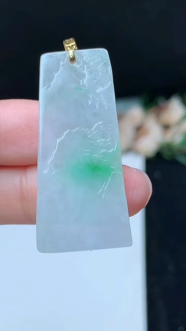 天然A货翡翠山水牌吊坠，尺寸38.9-17.7-3.4，重量:5.47g
11月16日