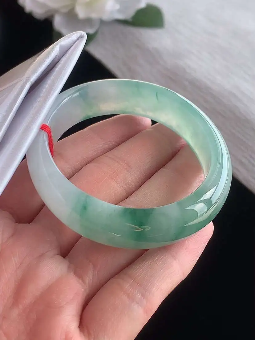 a货翡翠老坑冰种飘花贵妃手镯52-53小圈口 尺寸52.5×46×13.3×7.2mm 1116