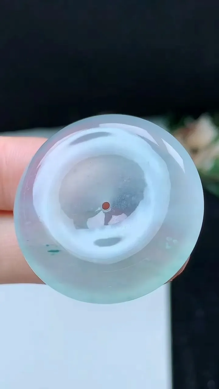 天然A货翡翠飘花平安扣吊坠，尺寸31.8-6，重量:12.84g
11月16日