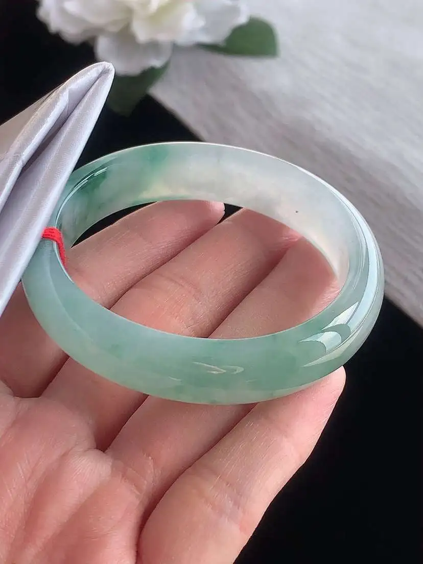 a货翡翠老坑冰种飘花贵妃手镯52-53小圈口 尺寸52.5×46×13.3×7.2mm 1116