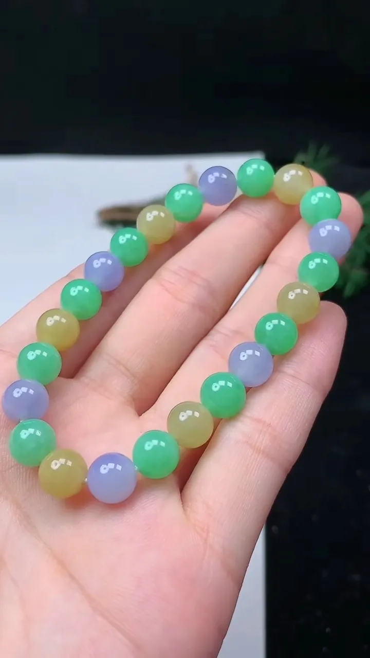 天然A货翡翠货三彩圆珠手串，尺寸8-23颗，重量:19.88g11月16日
工厂直销收藏佳品,种好水足，色泽均匀，有种有色，上手高大气！