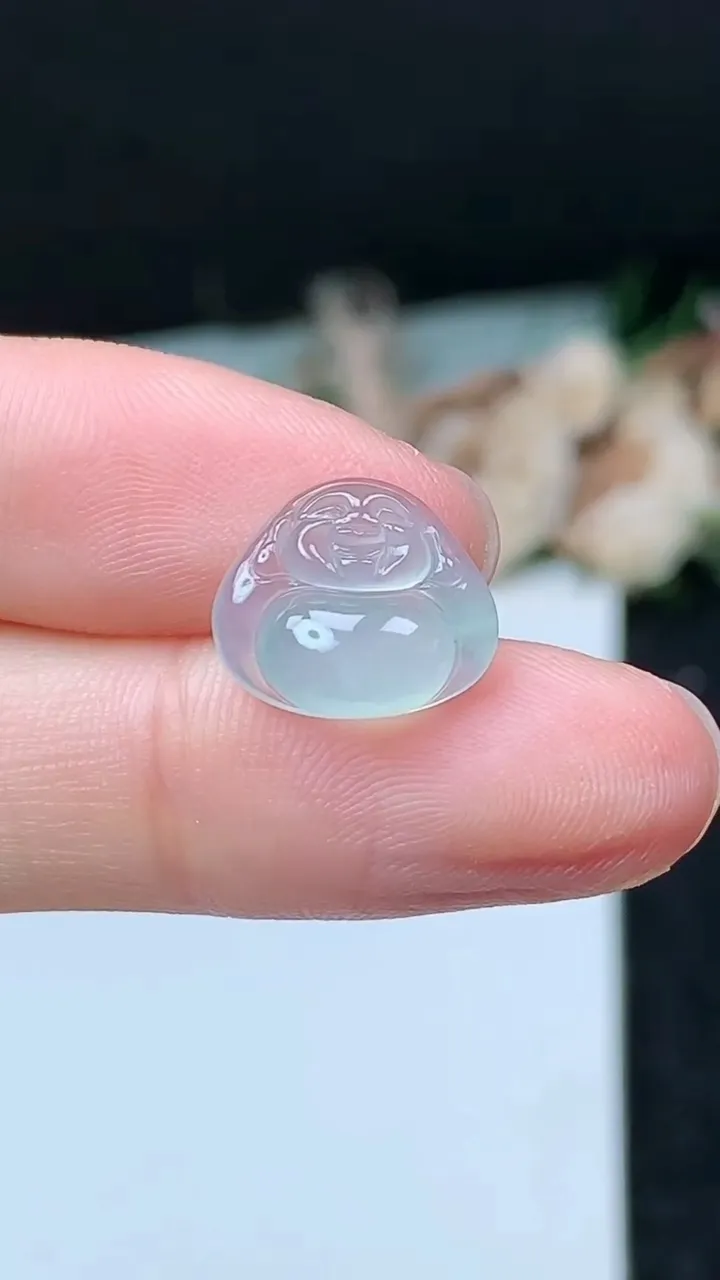 天然A货翡翠佛公镶嵌件，尺寸11-12.8-4.7，重量:1.16g
11月16日