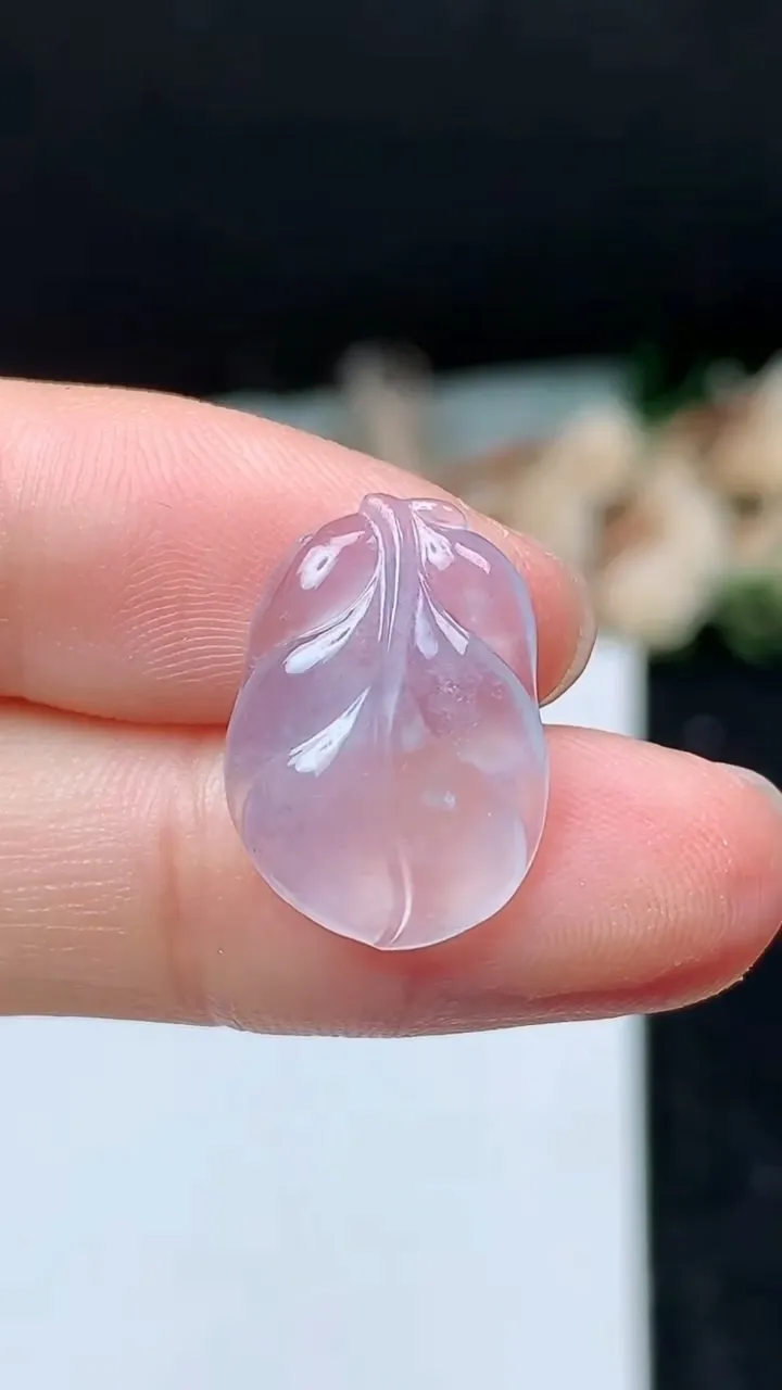 天然A货翡翠白冰金枝玉叶 叶子镶嵌件，尺寸17.8-12.8-4，重量:1.61g
11月16日