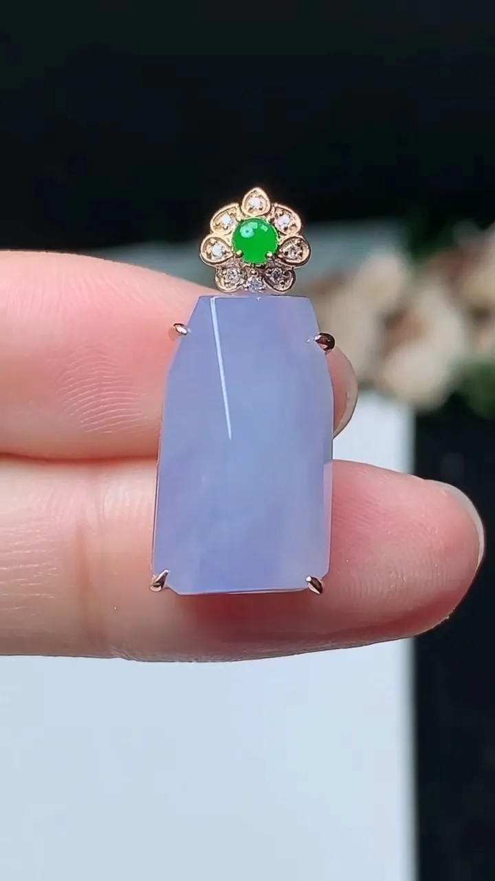 天然A货翡翠紫罗兰随形吊坠，尺寸17.9-10.8-8.8，重量:4.49g
11月16日