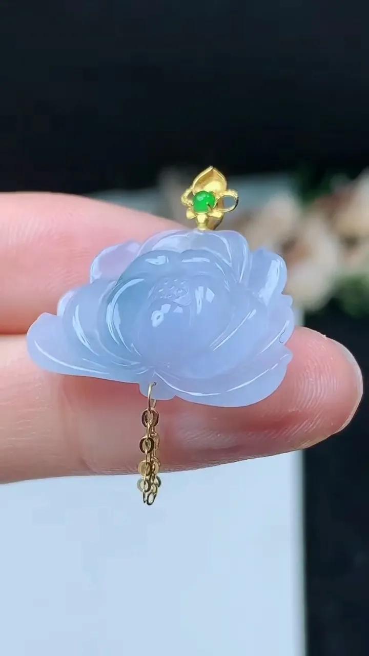 天然A货翡翠k金紫罗兰 飘花和和美美 荷花吊坠，尺寸16.3-22.8-5.5，重量:3.00g
11月16日