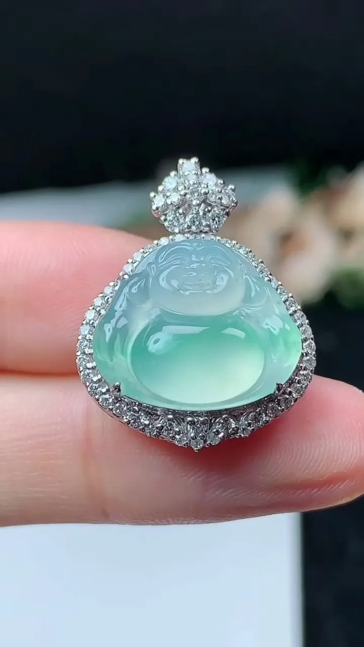 天然A货翡翠佛公吊坠，尺寸24.7-19.3-9.8，裸石13.7-16.4，重量:5.29g
11