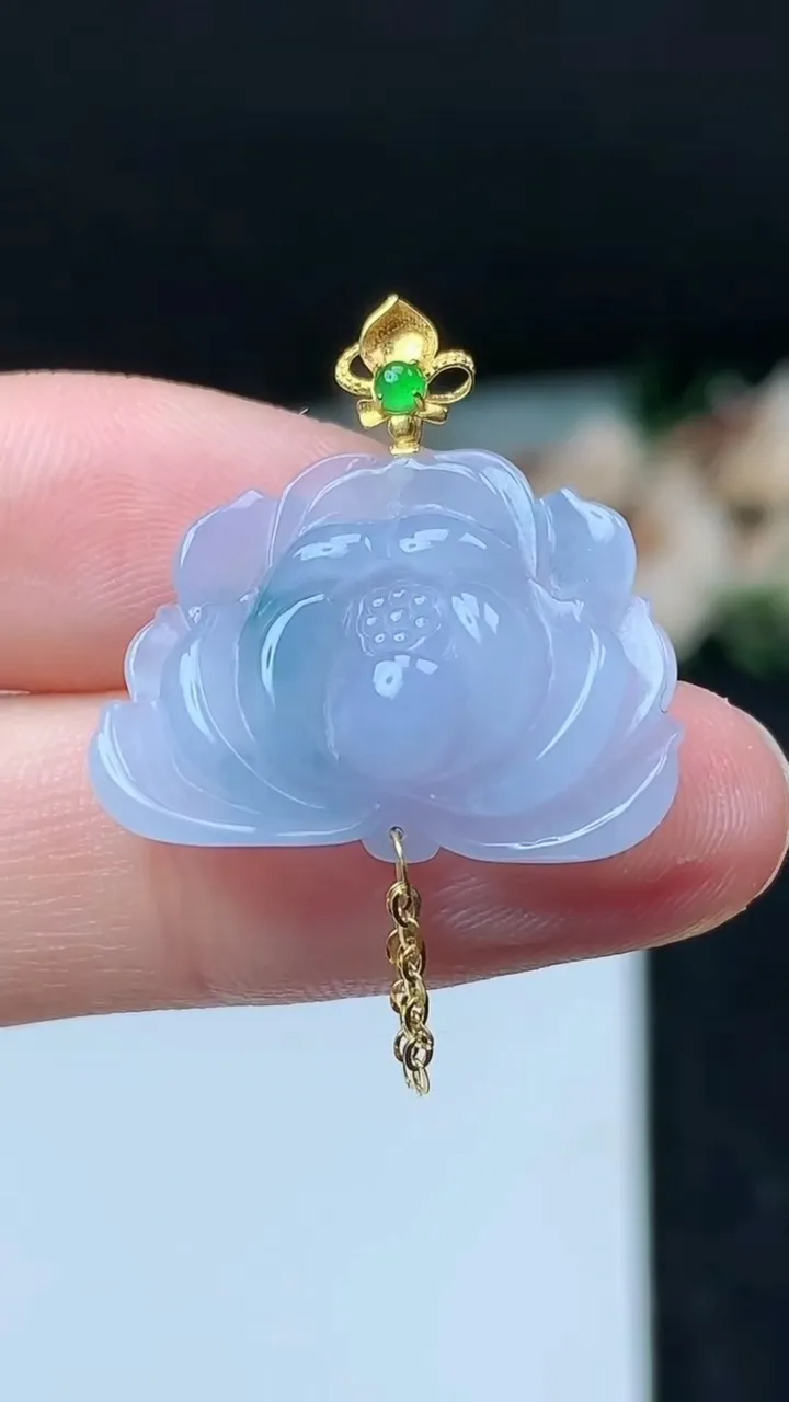 天然A货翡翠k金紫罗兰 飘花和和美美 荷花吊坠，尺寸16.3-22.8-5.5，重量:3.00g
1