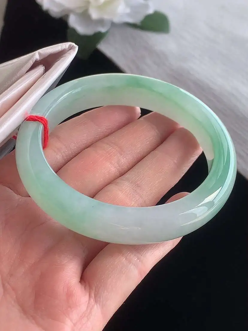 a货翡翠老坑冰种飘绿正装正圈手镯57-58圈口  尺寸57×12.2×8.3mm 1116