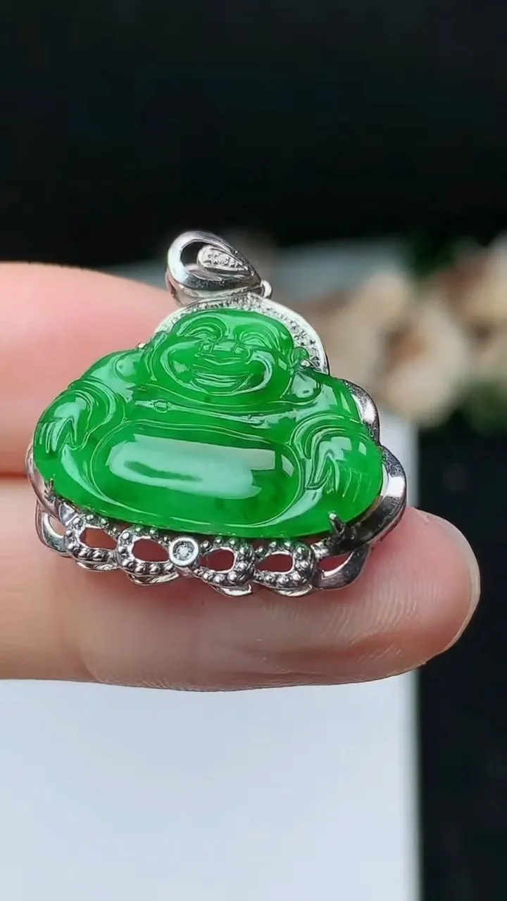 天然A货翡翠佛公吊坠，尺寸25.4-23.3-5.6，裸石14.3-20.8，重量:3.45g
11月16日