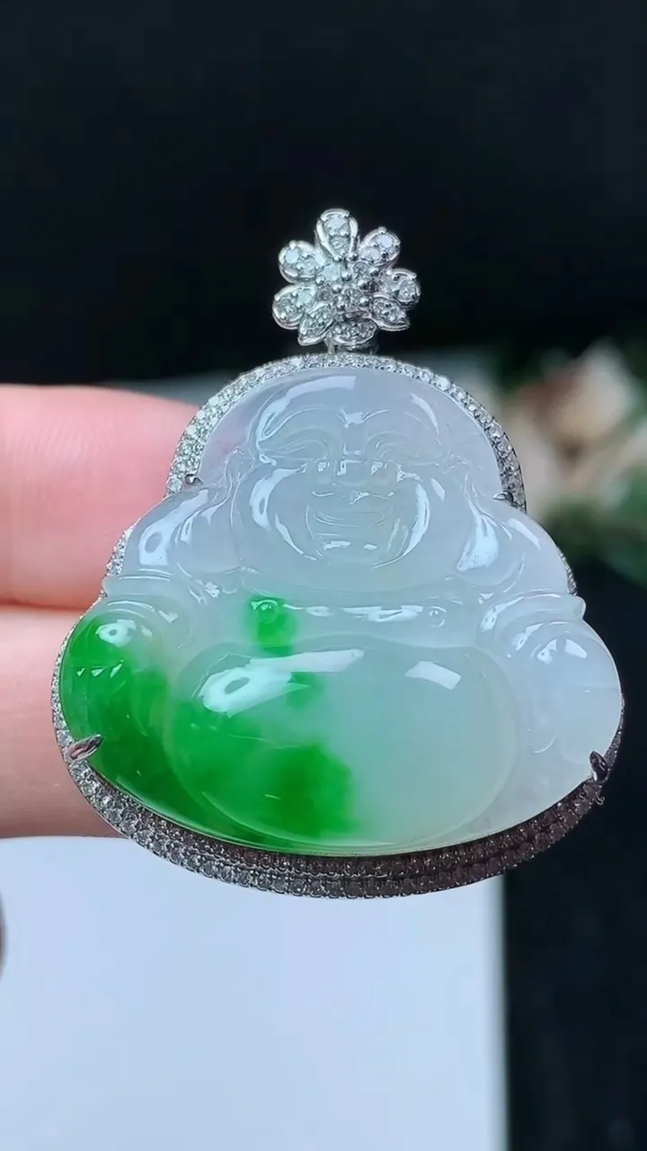 天然A货翡翠佛公吊坠，尺寸38.2-31.4-12.3，裸石25.9-29.5，重量:10.65g
