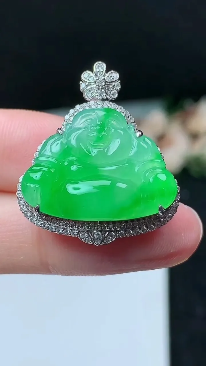 天然A货翡翠佛公吊坠，尺寸28.4-24.5-12.2，裸石17-22.7，重量:8.36g
11月