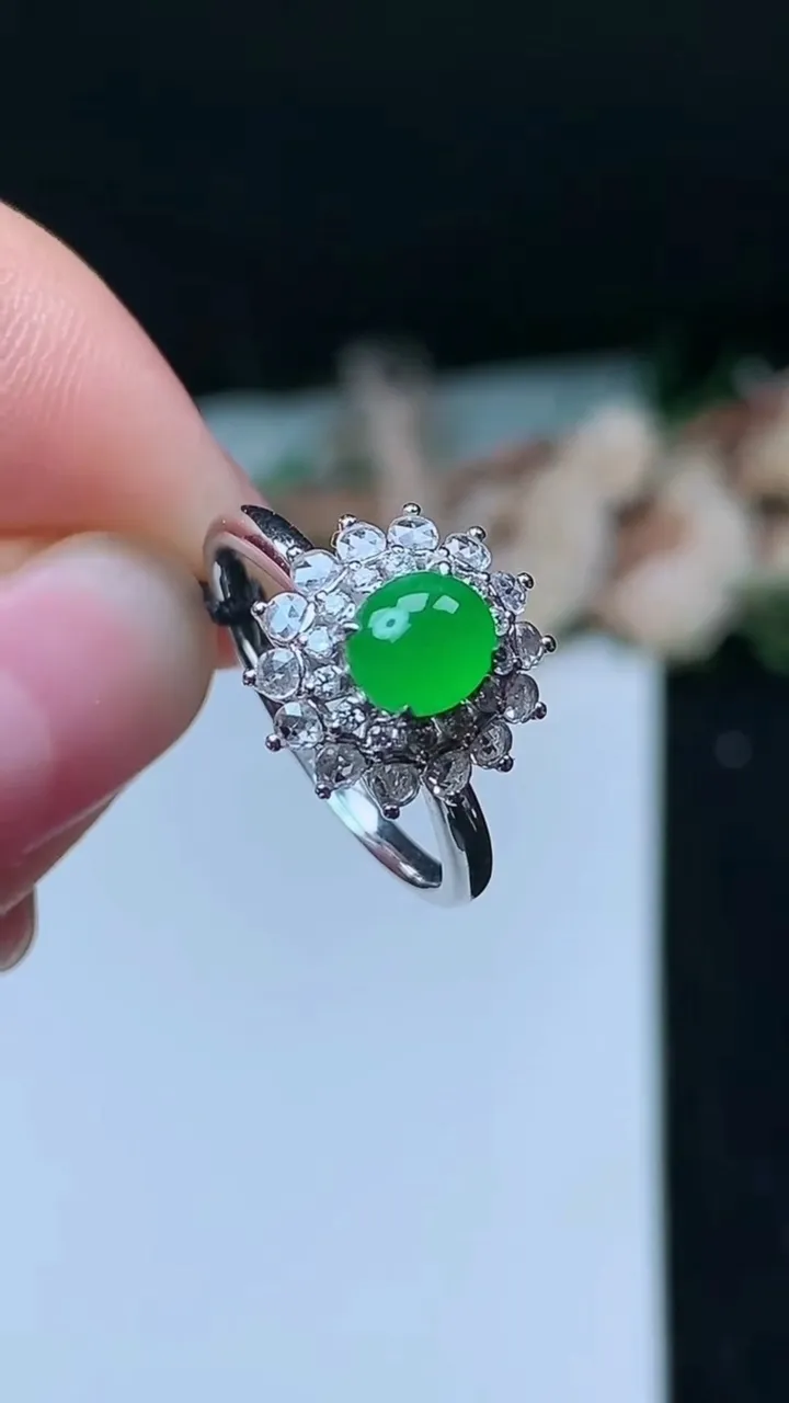 天然A货翡翠蛋面戒指，尺寸17-5.9-5.3，重量:2.95g2025年11月16日
工厂直销收藏