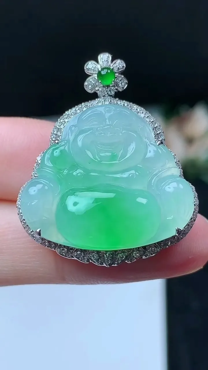 天然A货翡翠佛公吊坠，尺寸33.3-27.4-9.9，裸石21.7-25.3，重量:9.83g
11