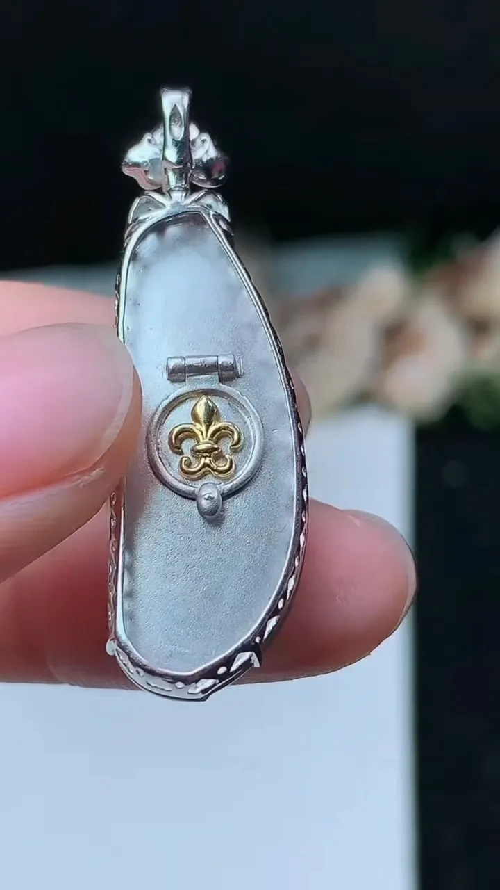 天然A货翡翠福豆吊坠，尺寸30-12-8，重量:5.78g
11月16日