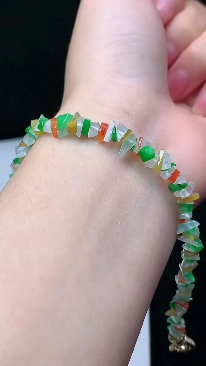 天然A货翡翠三彩岁岁平安手链，尺寸4.9-3-3，重量:8.04g
11月16日