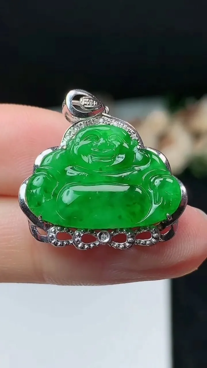 天然A货翡翠佛公吊坠，尺寸25.4-23.3-5.6，裸石14.3-20.8，重量:3.45g
11