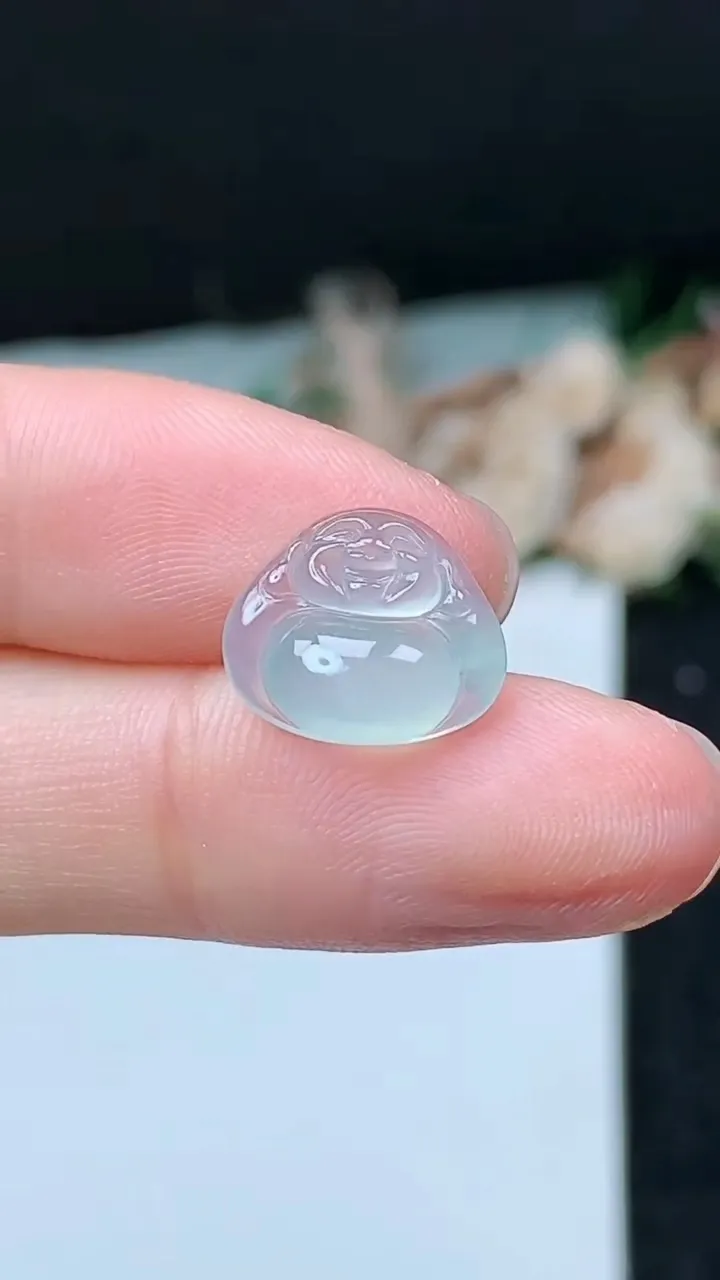 天然A货翡翠佛公镶嵌件，尺寸11-12.8-4.7，重量:1.16g
11月16日